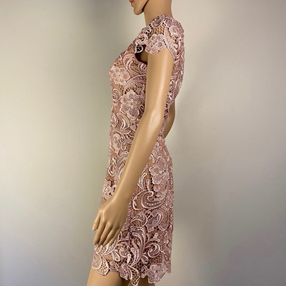 NEW DRESS THE POPULATION LACE PLUNGING V-NECK ROMPER - Picture 4 of 8